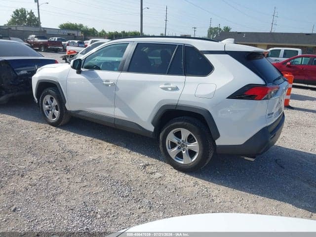 2020 TOYOTA RAV4 XLE 3