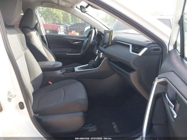 2020 TOYOTA RAV4 XLE 5