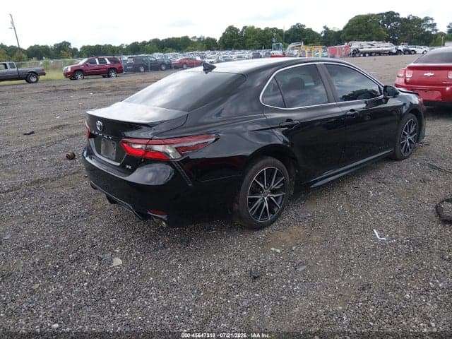 2021 TOYOTA CAMRY SE 4