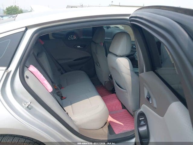 2017 CHEVROLET MALIBU 1LT 8