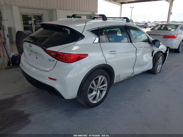 2017 INFINITI QX30 PREMIUM 4