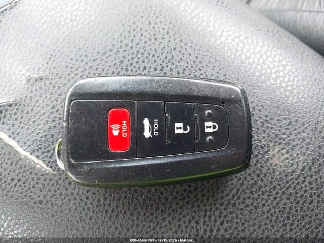 2018 TOYOTA CAMRY SE 11