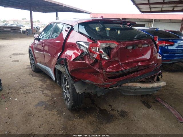 2018 TOYOTA C-HR XLE 3
