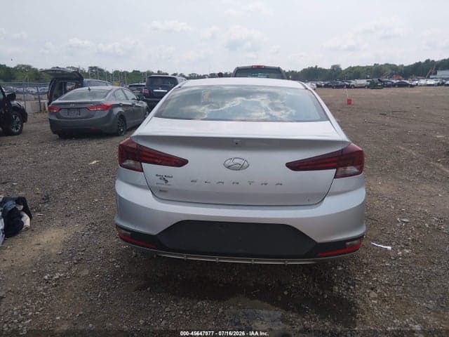 2019 HYUNDAI ELANTRA SE 16