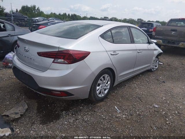 2019 HYUNDAI ELANTRA SE 4
