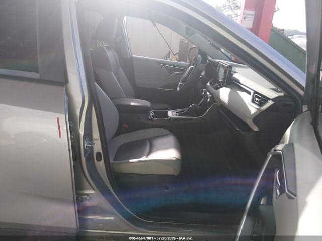 2021 TOYOTA RAV4 XLE PREMIUM 5