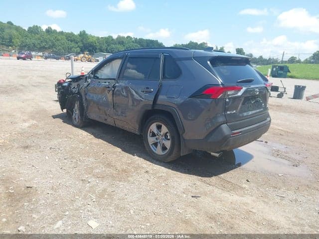 2025 TOYOTA RAV4 XLE 3