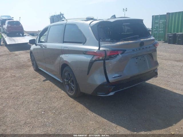 2026 TOYOTA SIENNA XSE 3