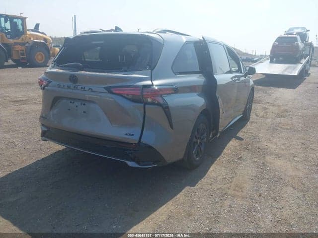 2026 TOYOTA SIENNA XSE 4