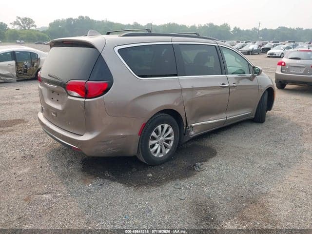 2017 CHRYSLER PACIFICA TOURING-L 4