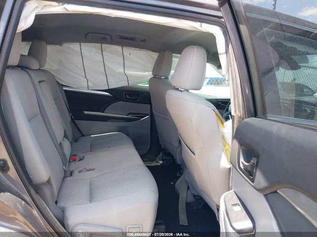 2019 TOYOTA HIGHLANDER LE 8