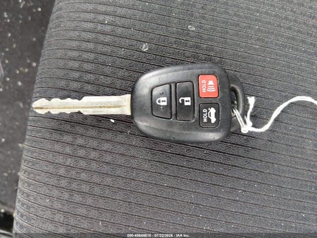 2017 TOYOTA CAMRY SE 11