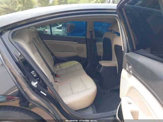 2018 HYUNDAI ELANTRA SEL 8
