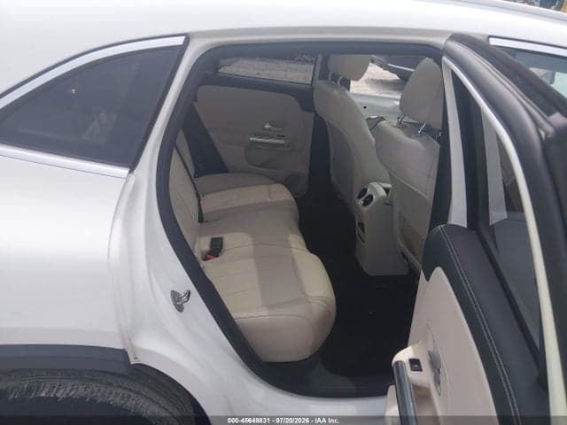 2021 MERCEDES-BENZ GLA 250 4MATIC 8