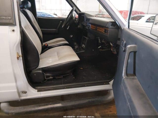 1984 DATSUN 720 KING CAB 4X4 5