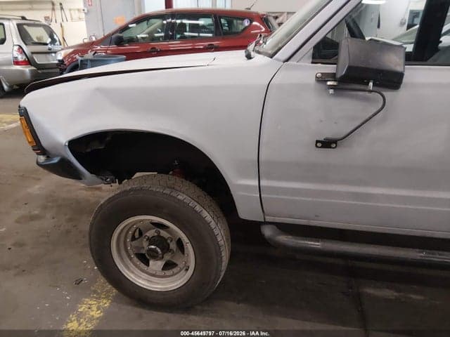 1984 DATSUN 720 KING CAB 4X4 6
