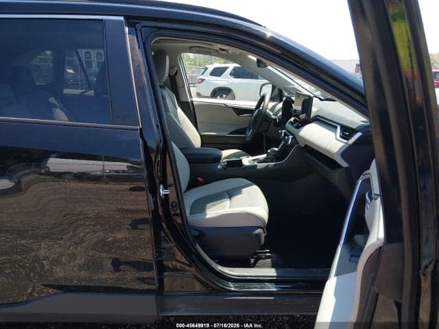 2023 TOYOTA RAV4 XLE PREMIUM 5