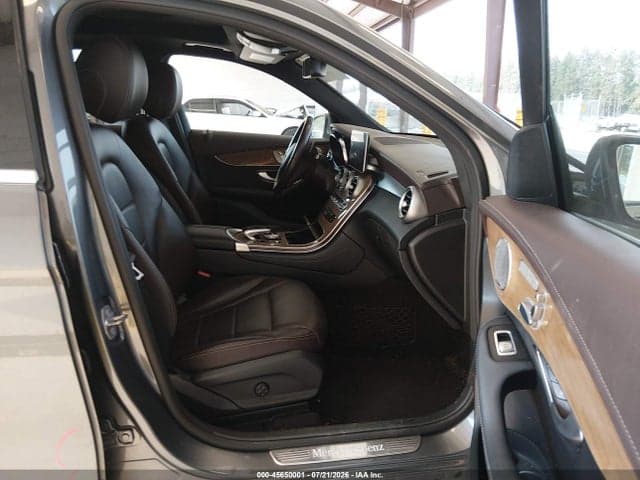 2017 MERCEDES-BENZ GLC 300 4MATIC 5