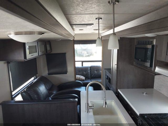2018 FOREST RIVER RIVER 8