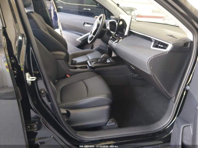 2026 TOYOTA COROLLA CROSS XLE 5