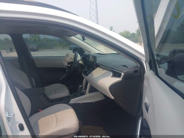 2025 TOYOTA COROLLA CROSS LE 5