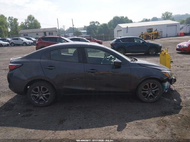 2019 TOYOTA YARIS LE 13