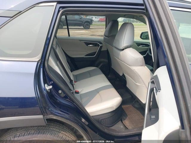 2025 TOYOTA RAV4 HYBRID XLE PREMIUM 8