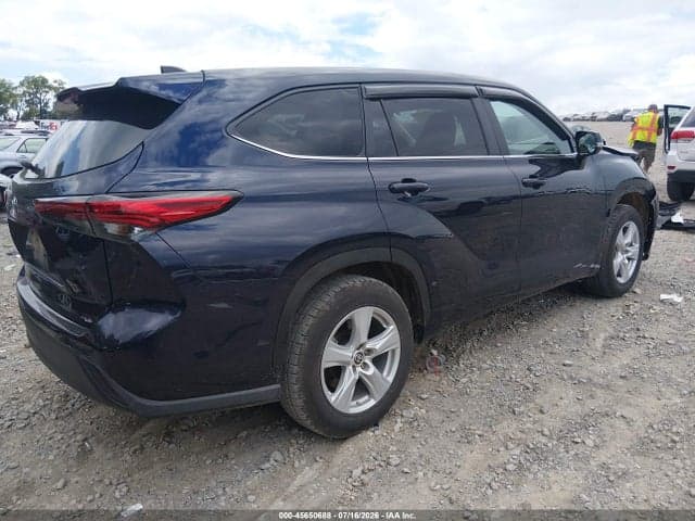 2023 TOYOTA HIGHLANDER LE 4