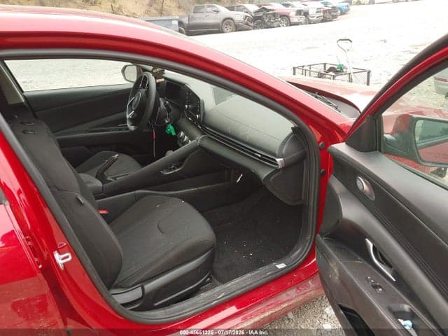 2025 HYUNDAI ELANTRA SE 5