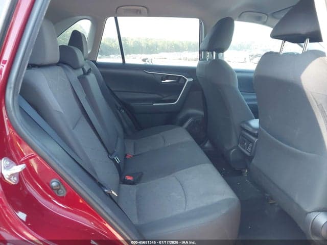 2021 TOYOTA RAV4 XLE 8