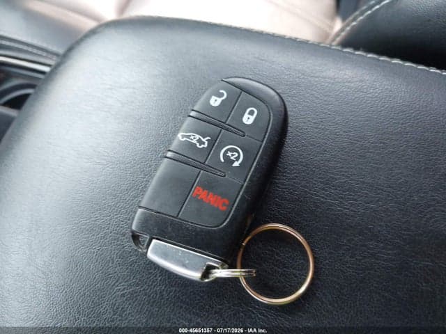 2019 CHRYSLER 300 11