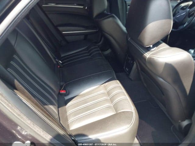 2019 CHRYSLER 300 8