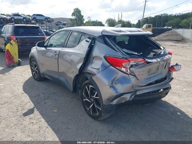 2020 TOYOTA C-HR XLE 3