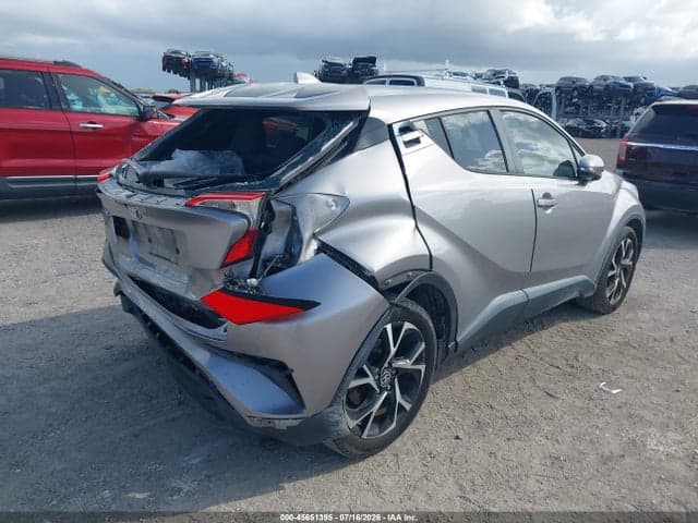2020 TOYOTA C-HR XLE 4