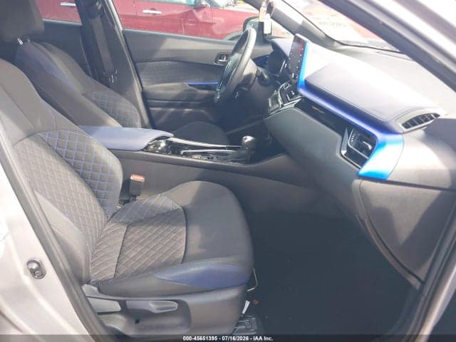 2020 TOYOTA C-HR XLE 5