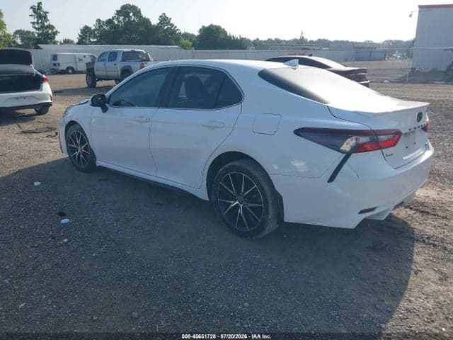 2021 TOYOTA CAMRY SE 3