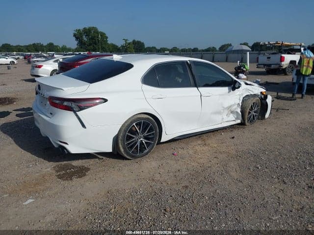 2021 TOYOTA CAMRY SE 4