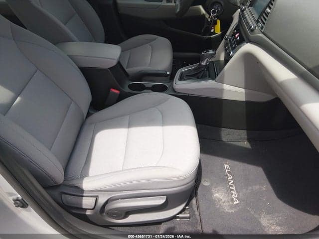 2018 HYUNDAI ELANTRA SEL 5