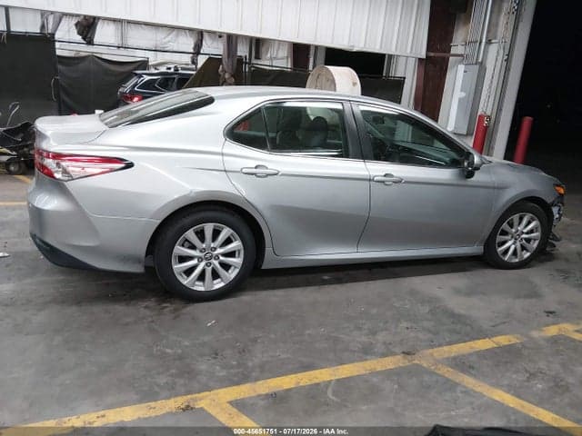 2018 TOYOTA CAMRY LE 14