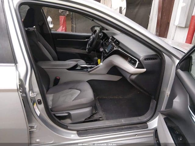 2018 TOYOTA CAMRY LE 5