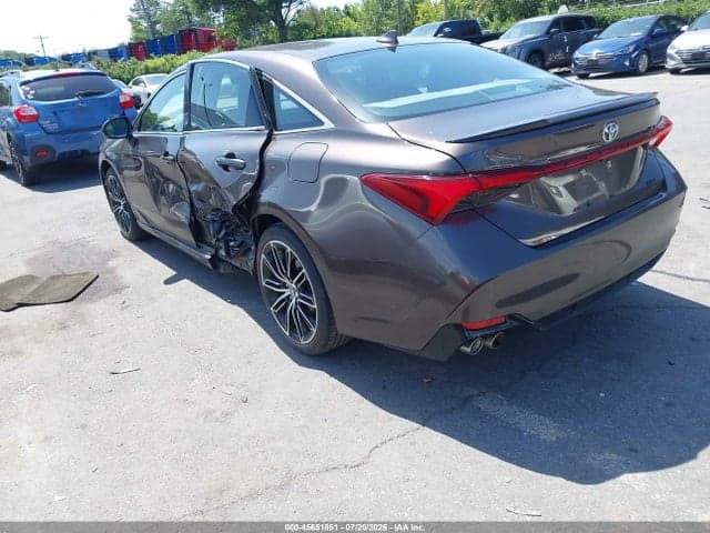 2019 TOYOTA AVALON XSE 3