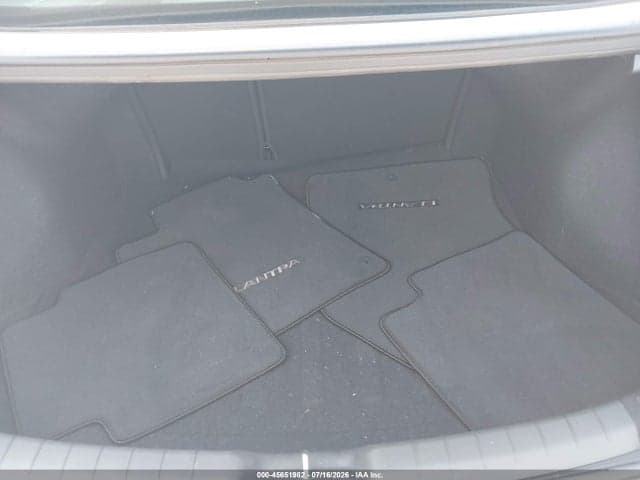 2020 HYUNDAI ELANTRA SE 12