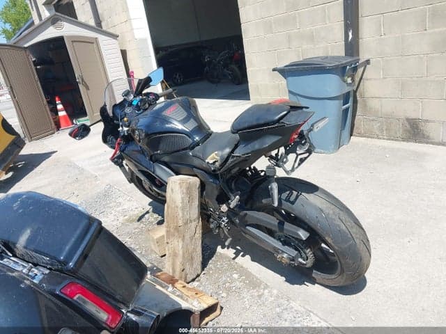 2025 YAMAHA YZFR7 3