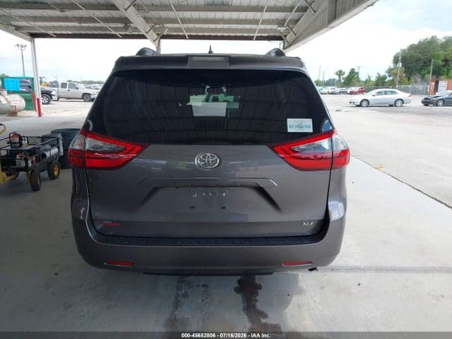 2020 TOYOTA SIENNA XLE 15