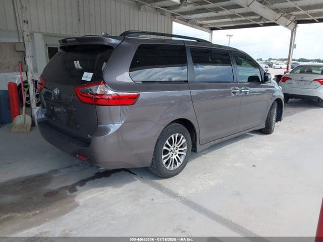 2020 TOYOTA SIENNA XLE 4
