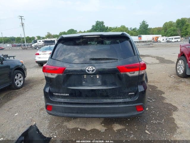 2018 TOYOTA HIGHLANDER LE 17