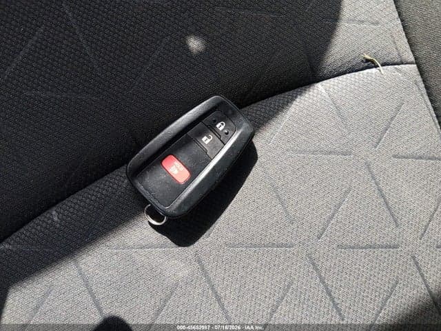 2021 TOYOTA RAV4 XLE 11