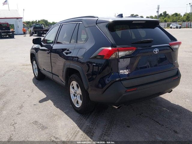 2021 TOYOTA RAV4 XLE 3
