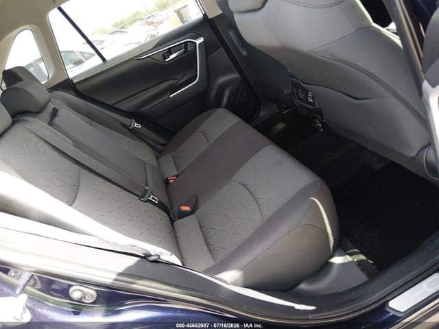 2021 TOYOTA RAV4 XLE 8