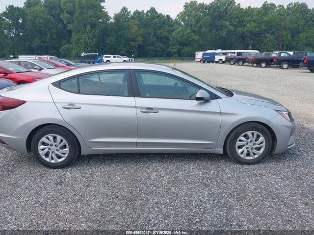 2020 HYUNDAI ELANTRA SE 16
